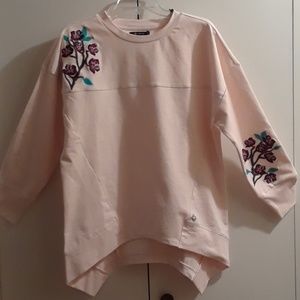 Satva sweatshirt sz M NWT